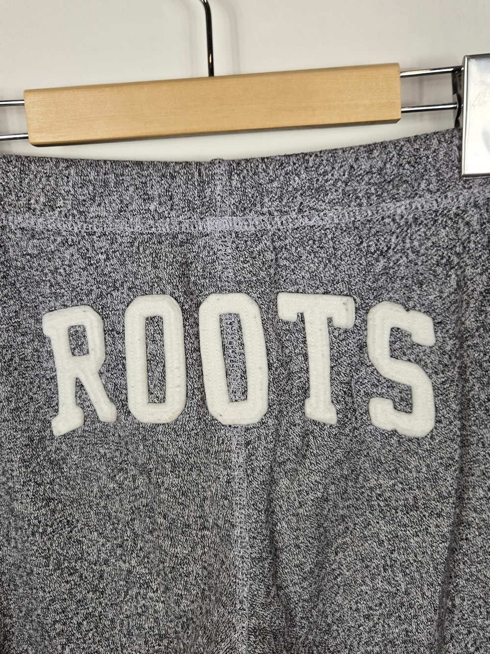 Roots Kids Size 10 Salt Pepper Grey Sweatpants Beaver Logo Joggers - Picture 6 of 8